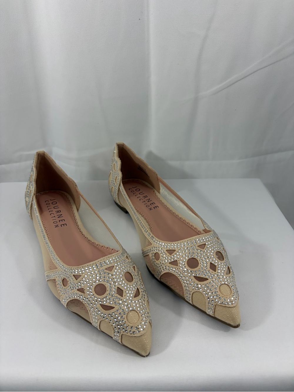 NWT Journee Women's Size 5.5W Beige Embellished Pointed Flats